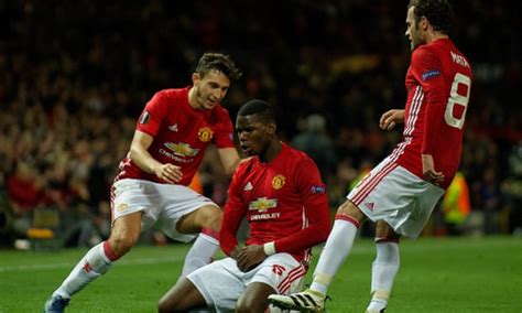 Manchester United 4 1 Fenerbahce Pogba Nets Two As Van Persie Scores