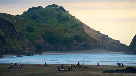 Sunset & Sunrise Pictures: View Images of Piha Beach