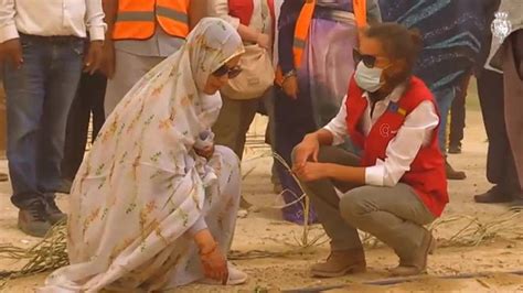 La Reina Letizia Visita Los Huertos De Mauritania En Medio De Una