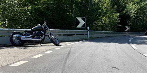 Erlinsbach AG Zwei Motorradlenker Bei Unfall Verletzt