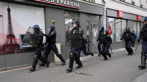 Manifestations «contre Les Violences Policières Plusieurs