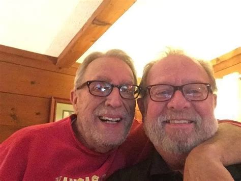 Un colegio católico pudo despedir a un profesor de teatro gay por casarse gracias al fallo de