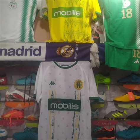 JSK - US Biskra : les supporters rendent hommage aux légendes du club ...