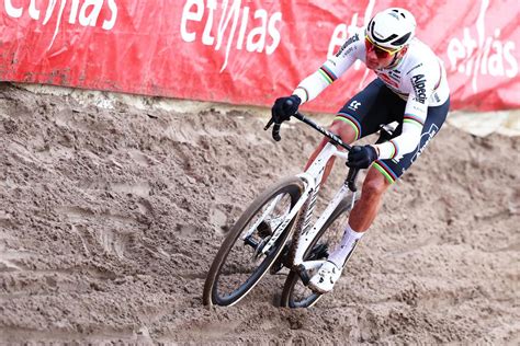 Cyclo Cross Et De Dix Pour Mathieu Van Der Poel Imbattable Cette Saison