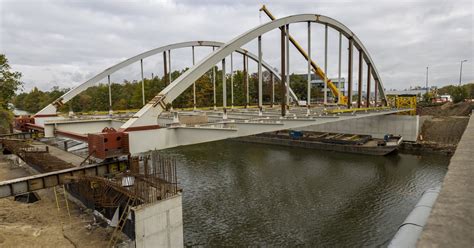 Pierwszy most Chrobrego jest już nad kanałem Odry Kolejny etap to sza