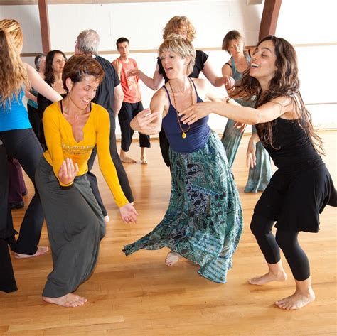 Was ist 5 Rhythmen? - Tanz Yoga Meditation