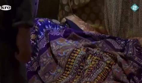 Embarrassed Naked Hiding Under Blanket Naked Hd Mp X Flashingif