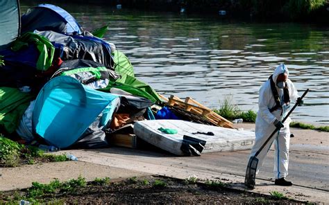 French Police Clear Out Paris Migrant Camp