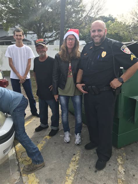 Kissimmee Police On Twitter While Helping At Three Sisters In