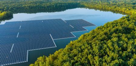 Por qué las plantas solares flotantes pueden revolucionar la producción