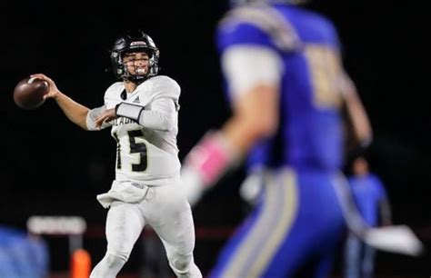 Football Photos Paramus Catholic Vs No 6 Donovan Catholic In The