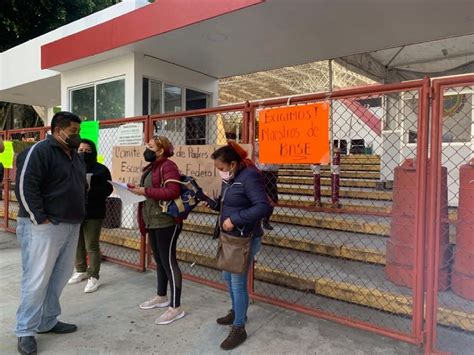 Padres De Ni Os De Escuela Primaria Adolfo L Pez Mateos Toman