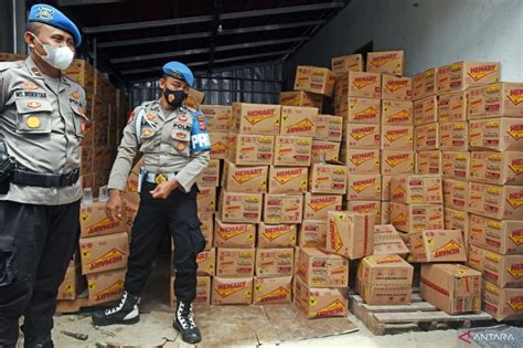 Polisi Amankan 24 Ton Minyak Goreng Di Lebak ANTARA News