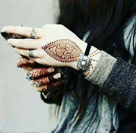 Pin By Haseeb S Thinking On Cool Dpz For Girls Henna Tattoo Hand Henna Tattoo Designs