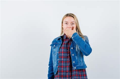 Jeune Femme Blonde Charmante Isol E Photo Gratuite