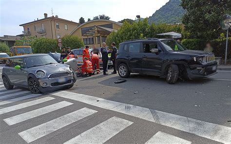 Olginate Incidente tra due auto in via Cantù nessun ferito grave