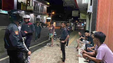 Polisi Garut Bubarkan Puluhan Remaja Yang Hendak Perang Sarung