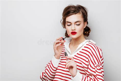 Herrliches Junges Brunette Frauengesichtsportr t Stockfoto Bild von hell schönheit 150257808