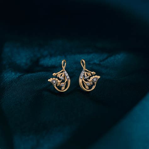 Buy Utsav Layers Infinity Stud Earring Online CaratLane