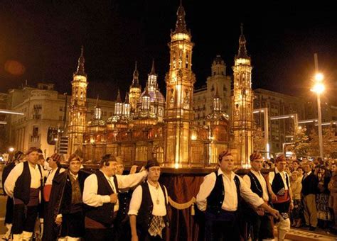 Historia De Las Fiestas Del Pilar Zaragoza Lugares De Espa A Mudejar