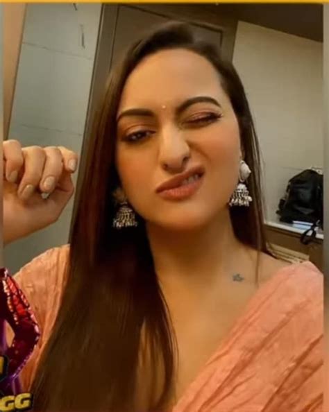 Pin Van AMIR KHAN Op Sonakshi Sinha