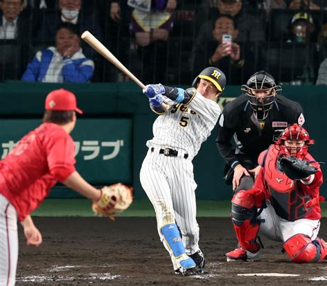 阪神が黄金パターンで先制 木浪の安打から近本がかえす 甲子園は大歓声も岡田監督のリクエスト実らず 阪神タイガース デイリースポーツ Online