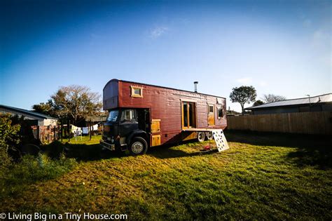 Family Sells Their 3-Bedroom House and Move into Amazing House Truck ...