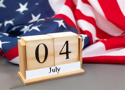 Calendario De Madera De Julio Con Una Bandera Americana Generativa Ai