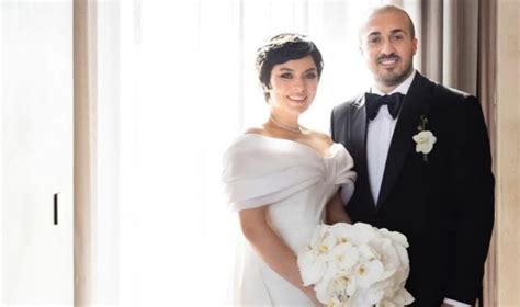 Mustafa Aksakallı ile nikah masasına oturan Ezgi Mola hamile olduğunu