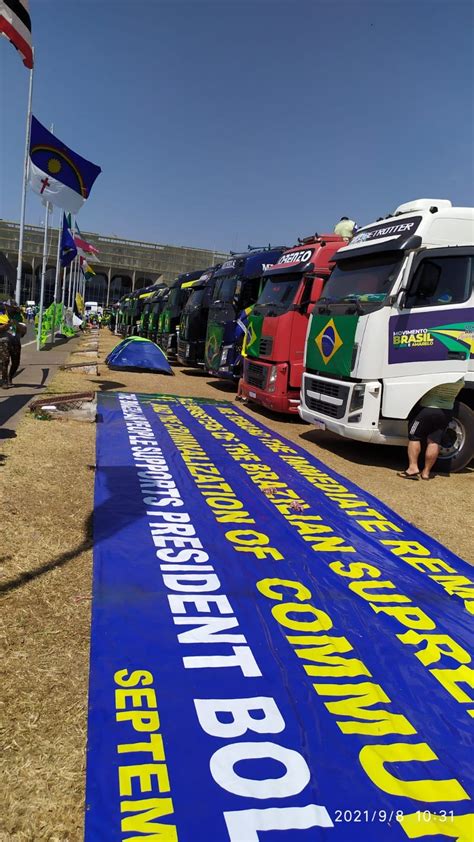 Manifestantes De Divin Polis Continuam Acampados Em Bras Lia Por