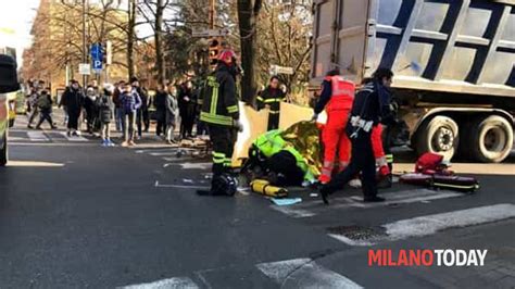 Milano Litiga Con Un Camionista Dopo Un Incidente Stradale E Finisce