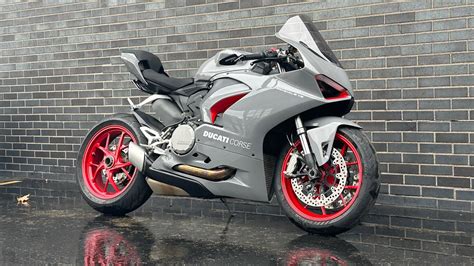 Walk Around Of A Ducati Panigale V Youtube