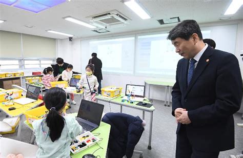 尹정부 1년 성과와 과제⑥ 3대개혁 속도근로시간 개편은 진통 아주경제