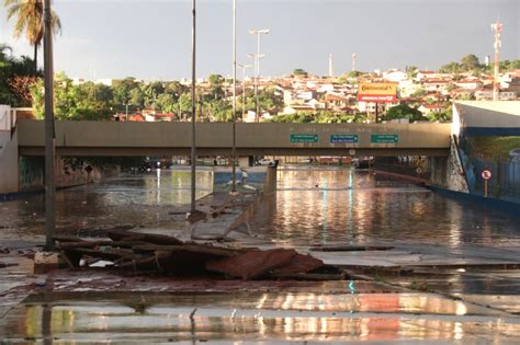 Tempestade Provoca Estragos E Deixa Fam Lia Ilhada Dentro De Carro Em