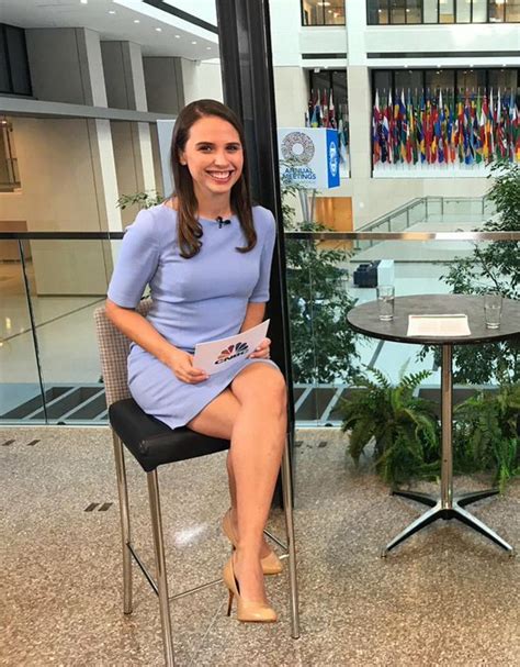 Elizabeth Schulze R Hot Reporters