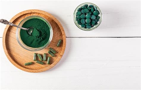 Naturalna Zielona Spirulina Algi Proszek W Szklanym S Oiku Okr G E