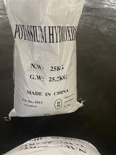 White Flakes Potassium Hydroxide Caustic Potash Flakes For Making Soap