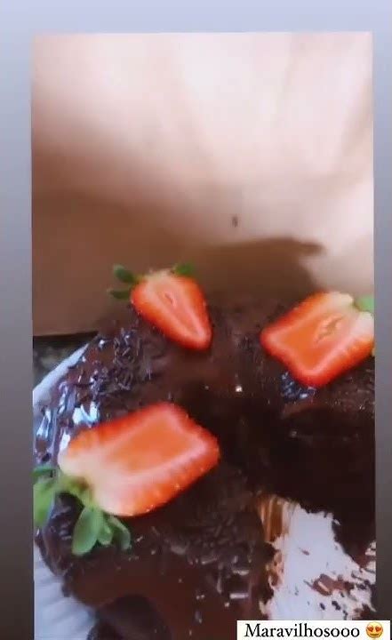 Em Breve Passarei A Receita Desse Bolo De Chocolate Com Cobertura De Brigadeiro E Morango 🍓🍓