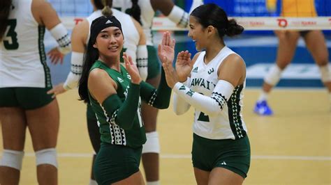 Hawaii Women S Volleyball Team Sweeps Uc Riverside