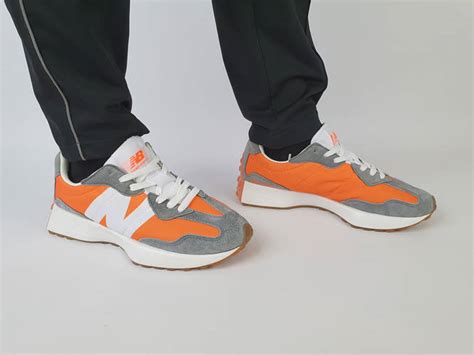 Купить Мужские кроссовки летние серые с оранжевым New Balance 327 Grey ...