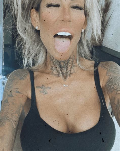 Glamorous Babe Flaunts Her Big Ass While Showing Off Her Beautiful Tattoos CoedCherry