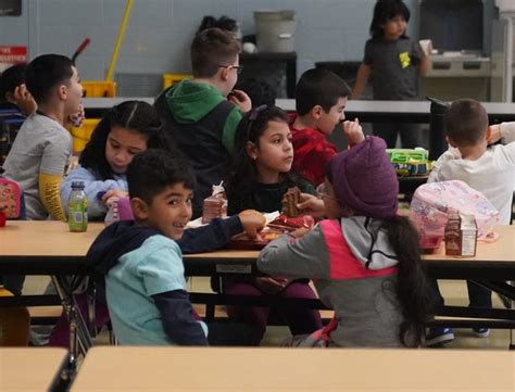 School lunch at Stony Point Elementary