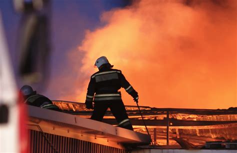 Спасаясь от пожара, москвич выпрыгнул с девятого этажа и выжил