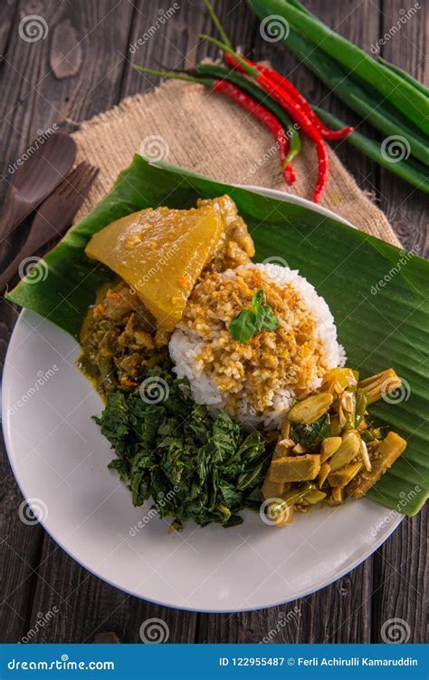 Nasi Padang Indonesian Food Stock Image - Image of lunch, rendang ...