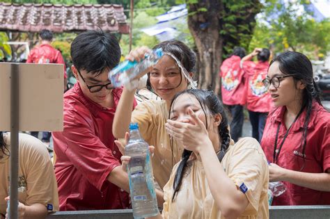 Học Sinh Trường Thpt Nguyễn Thị Minh Khai Quẩy Hết Nấc Trong Ngày