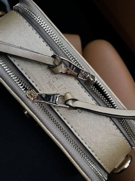 Купить Женская сумка Марк Джейкобс бежевая Marc Jacobs The Snapshot ...