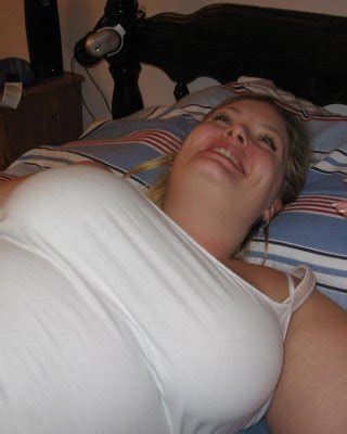 Chubby Amateur Housewife Posing Naked On Her Bed Porn Pictures XXX Photos Sex Images
