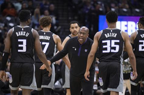 Sacramentos Mike Brown Unanimous Coach Of The Year Winner Ap News