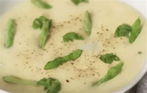 Spargelcremesuppe Mit Garnelen Ein K Stliches Fr Hlingsrezept