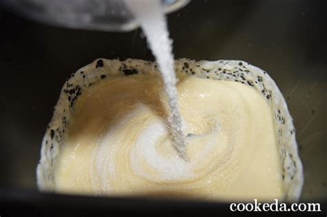 Сдобная булка с изюмом в хлебопечке